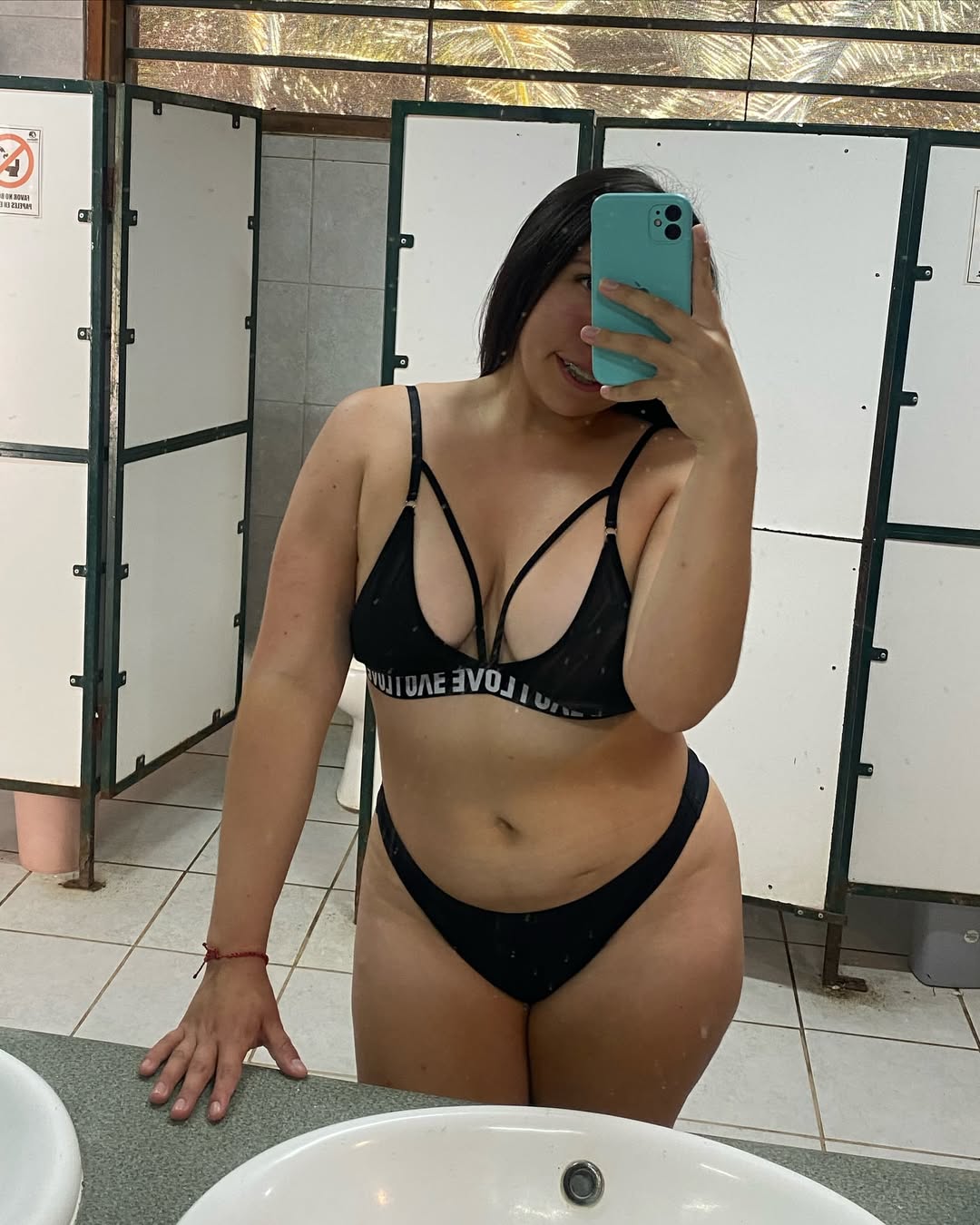 Instagram: daafnee_zf