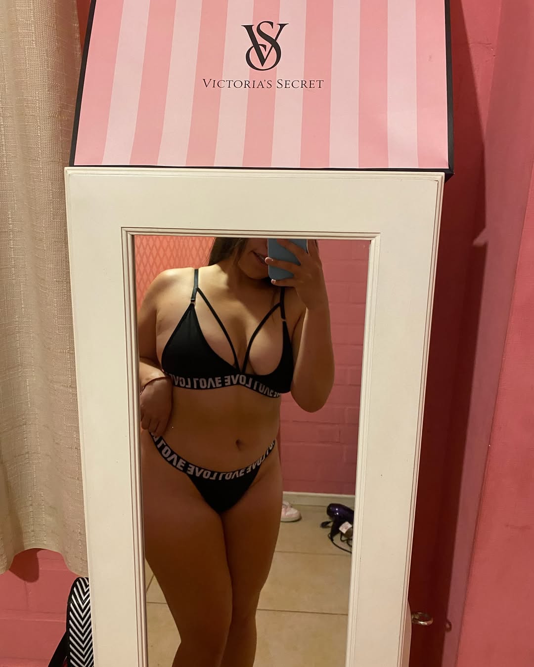 Instagram: daafnee_zf