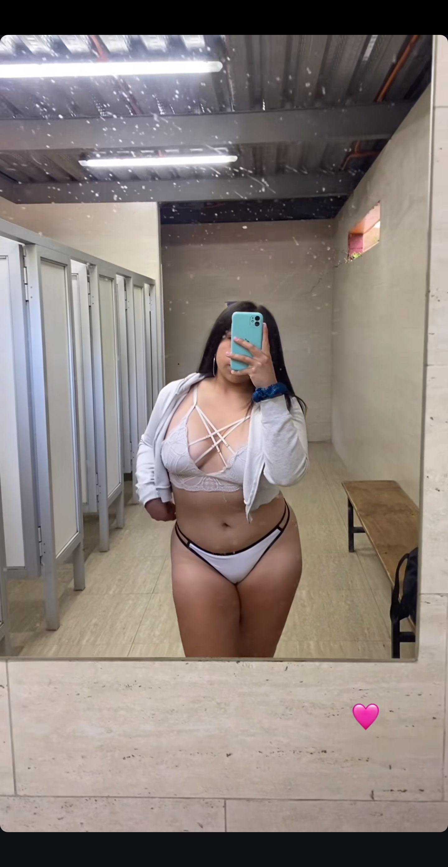 Instagram: daafnee_zf