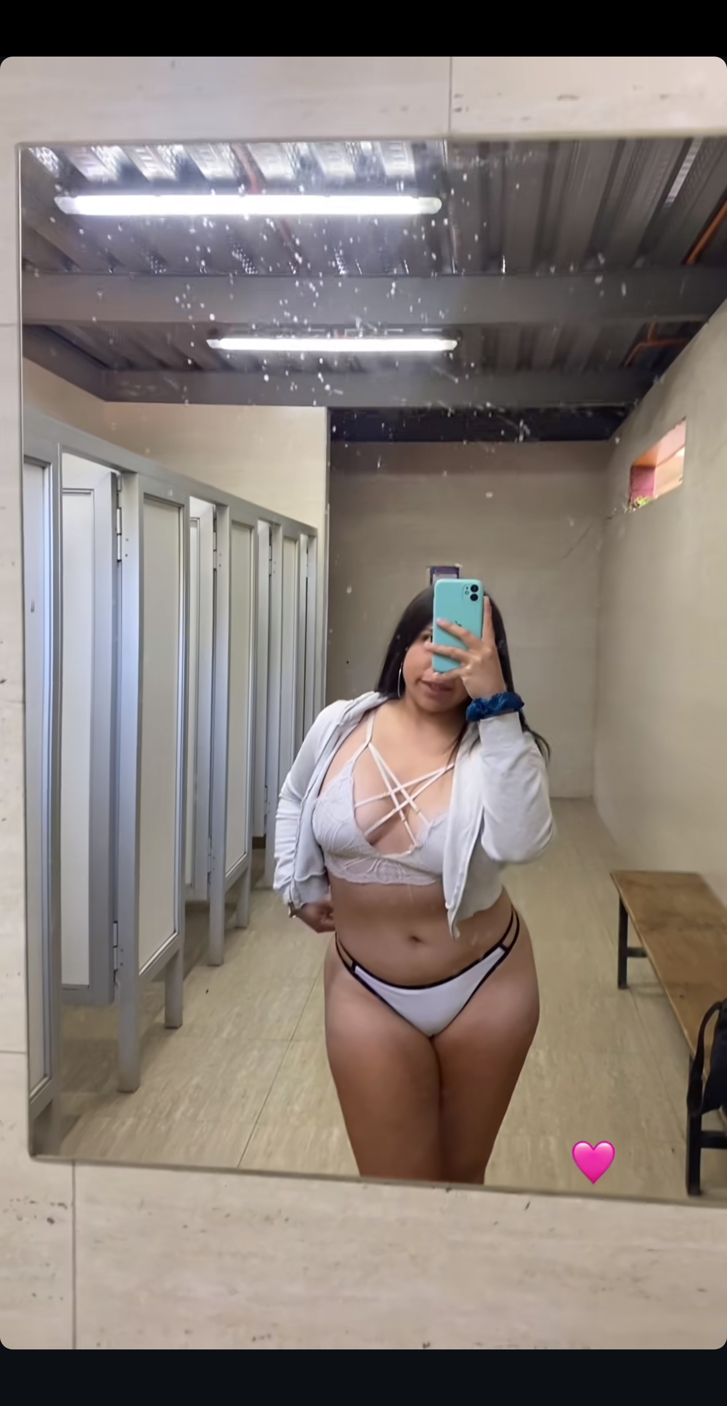 Instagram: daafnee_zf