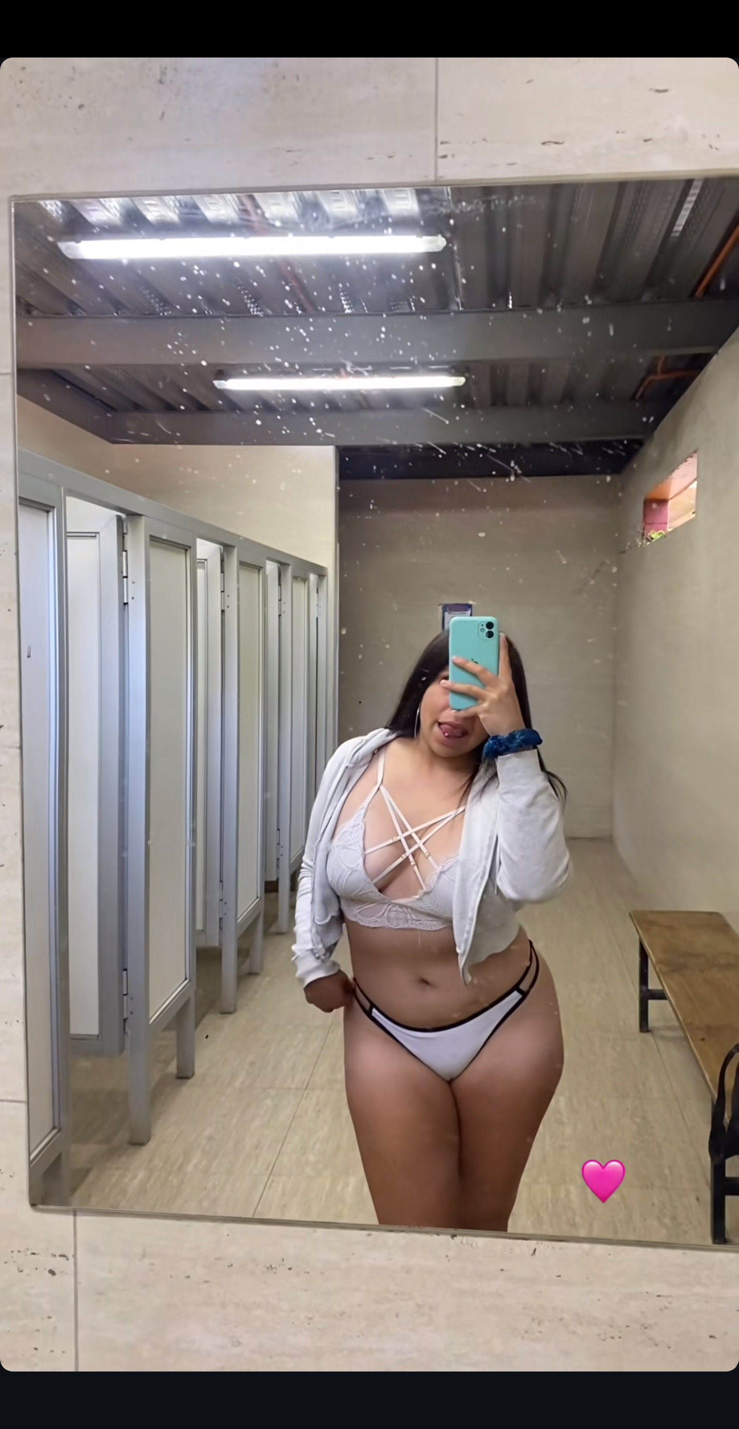 Instagram: daafnee_zf