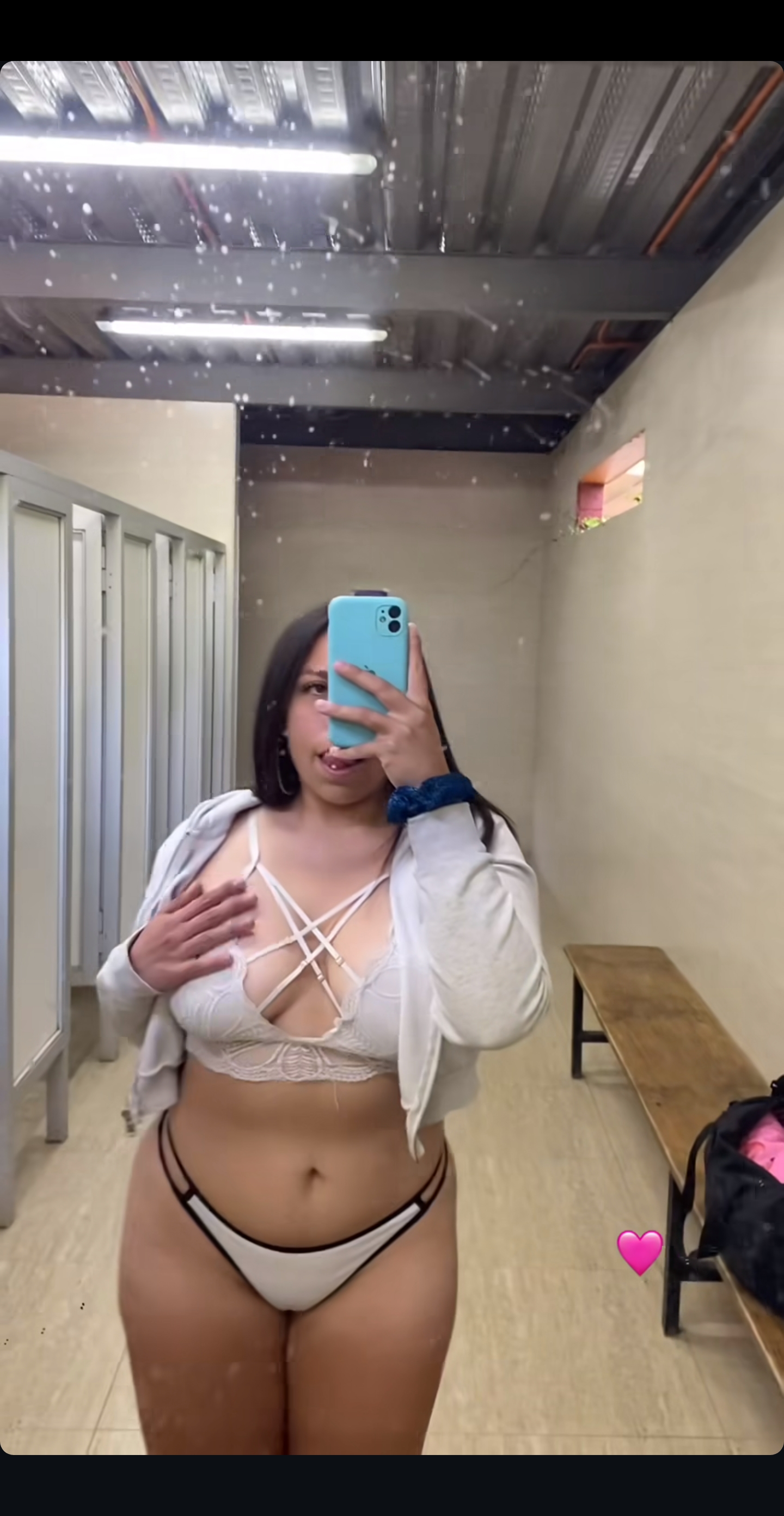 Instagram: daafnee_zf