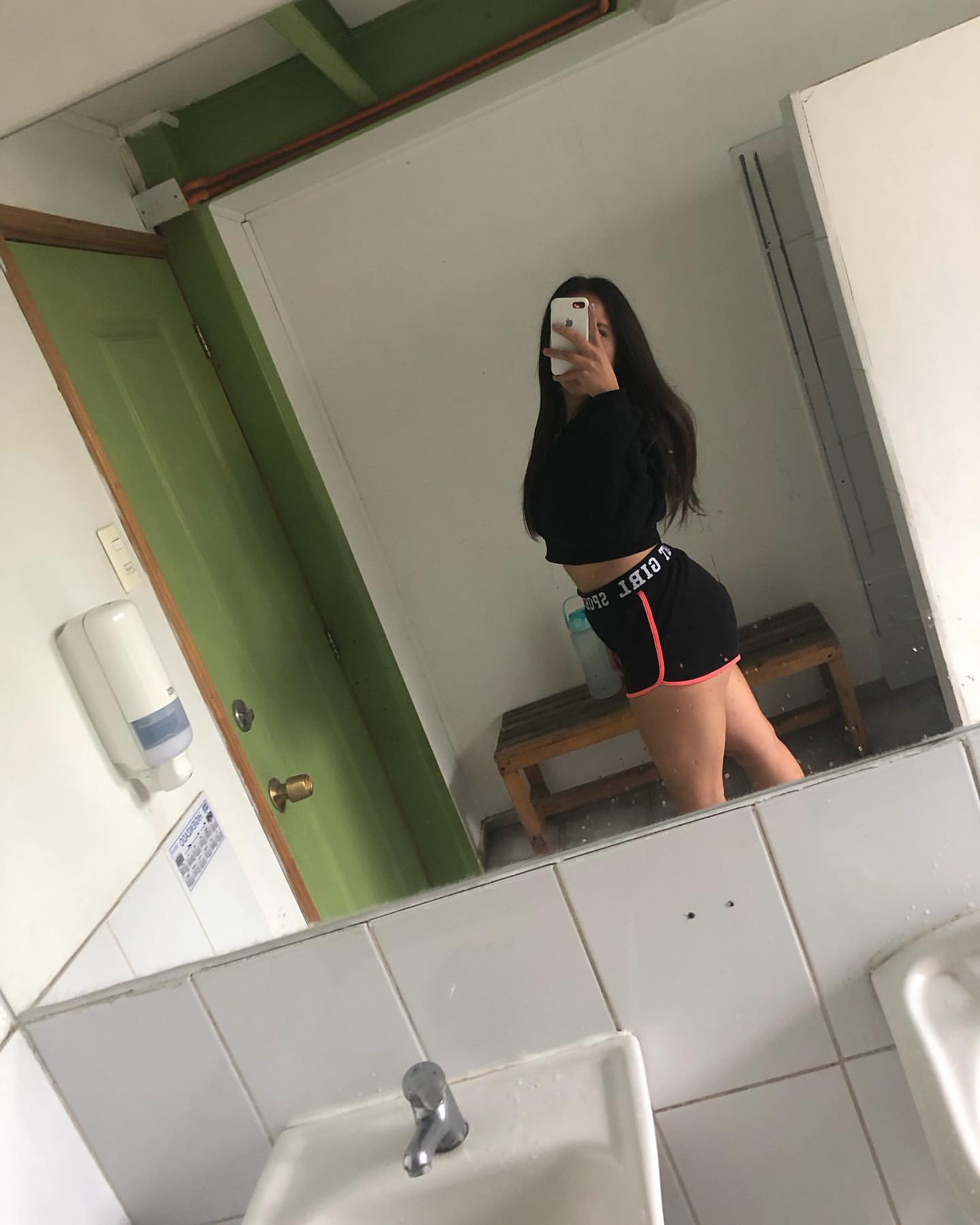 Instagram: daafnee_zf