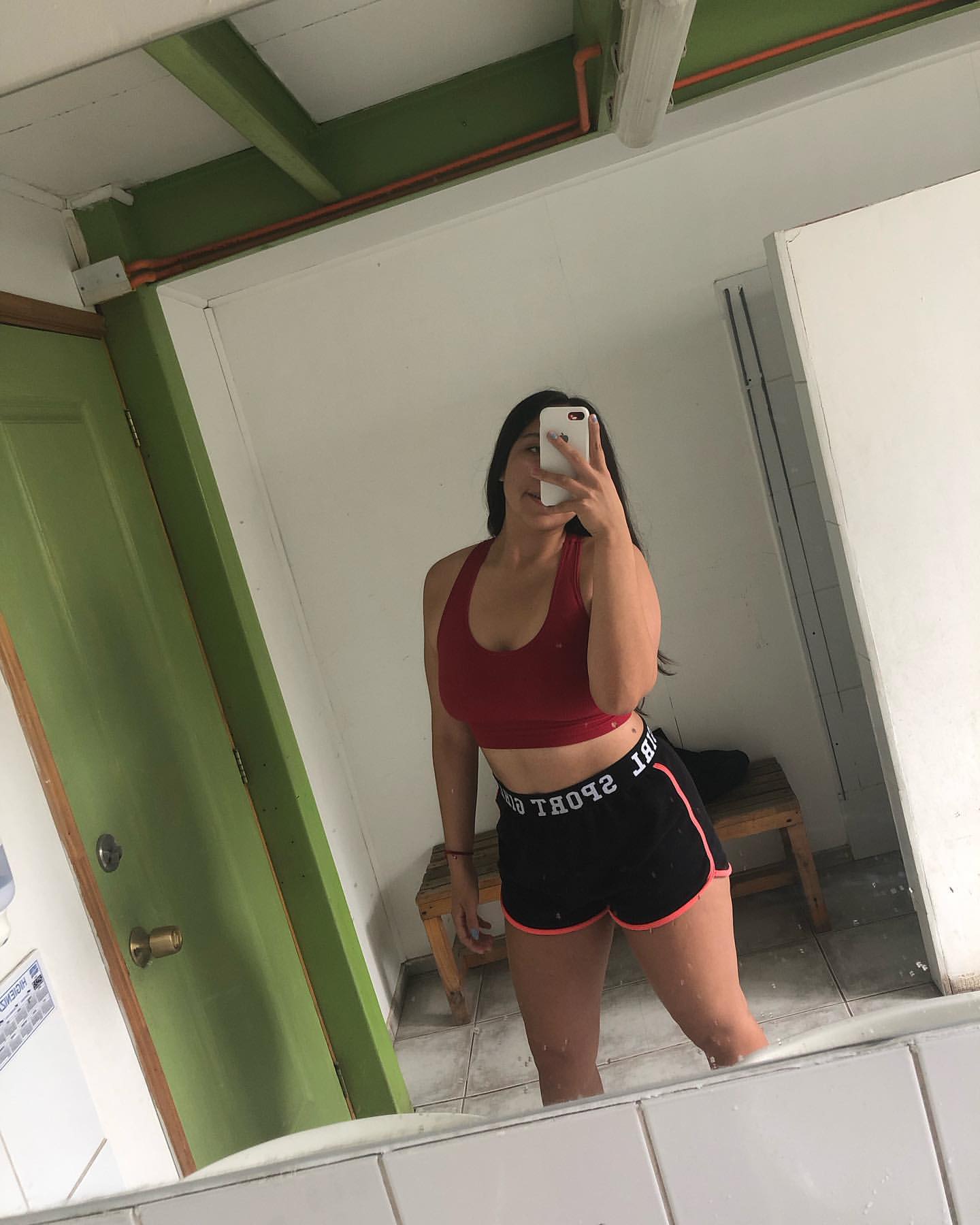 Instagram: daafnee_zf