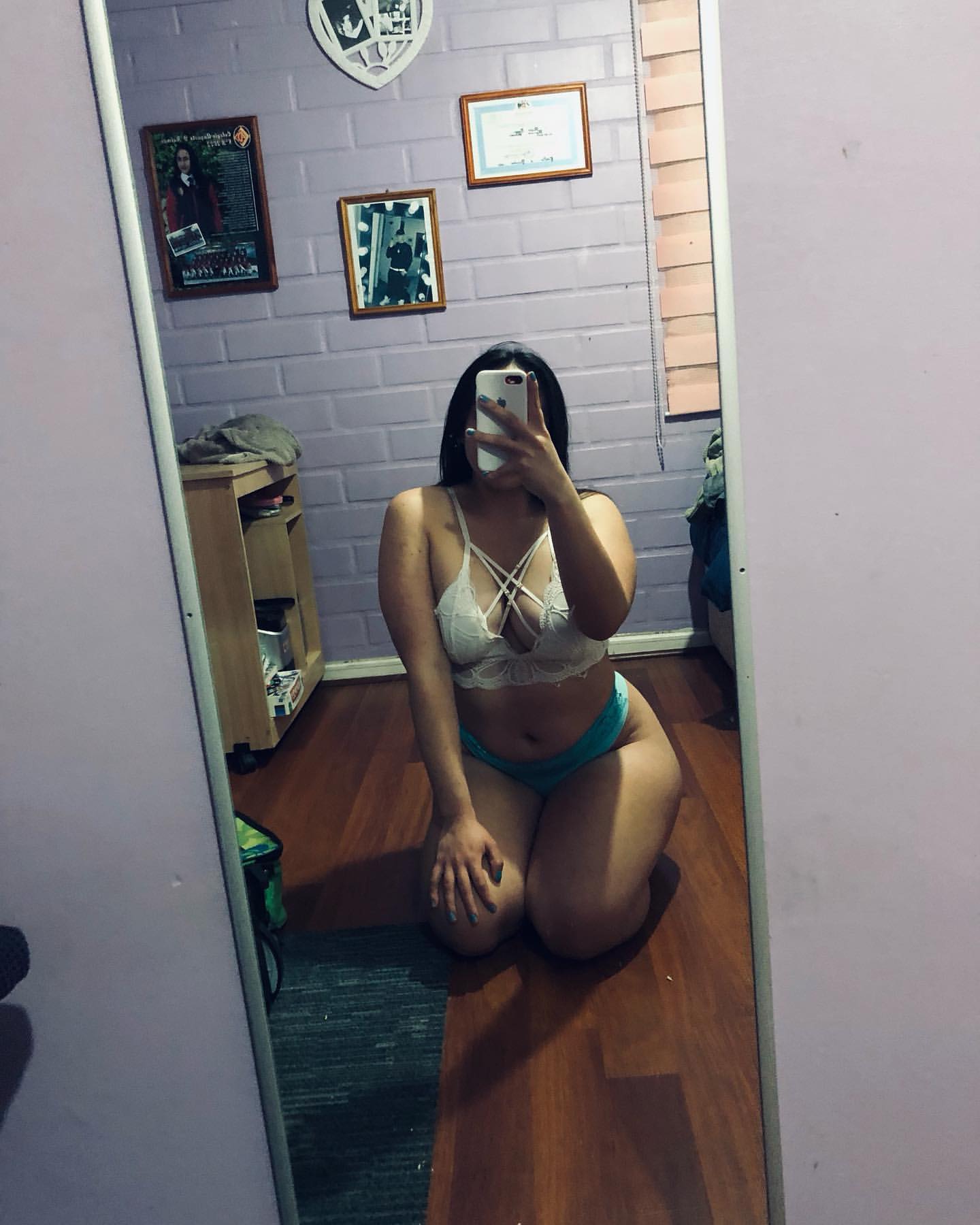 Instagram: daafnee_zf