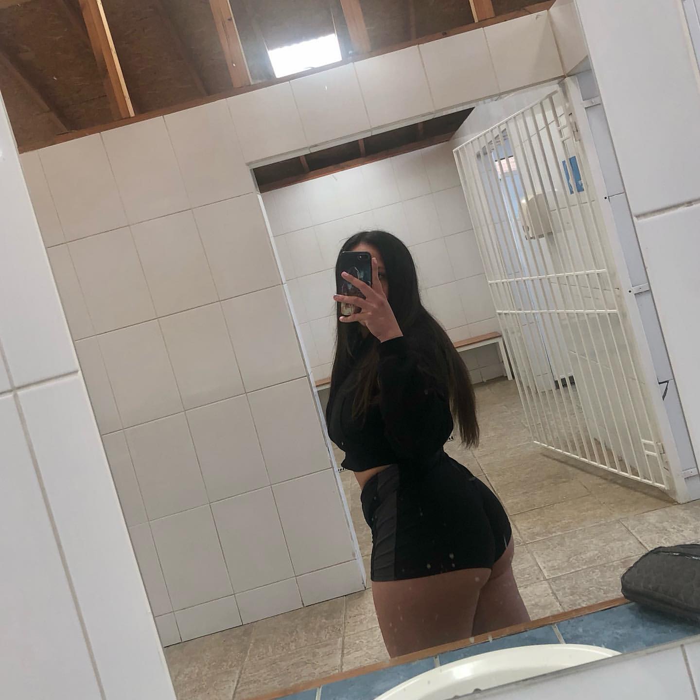 Instagram: daafnee_zf