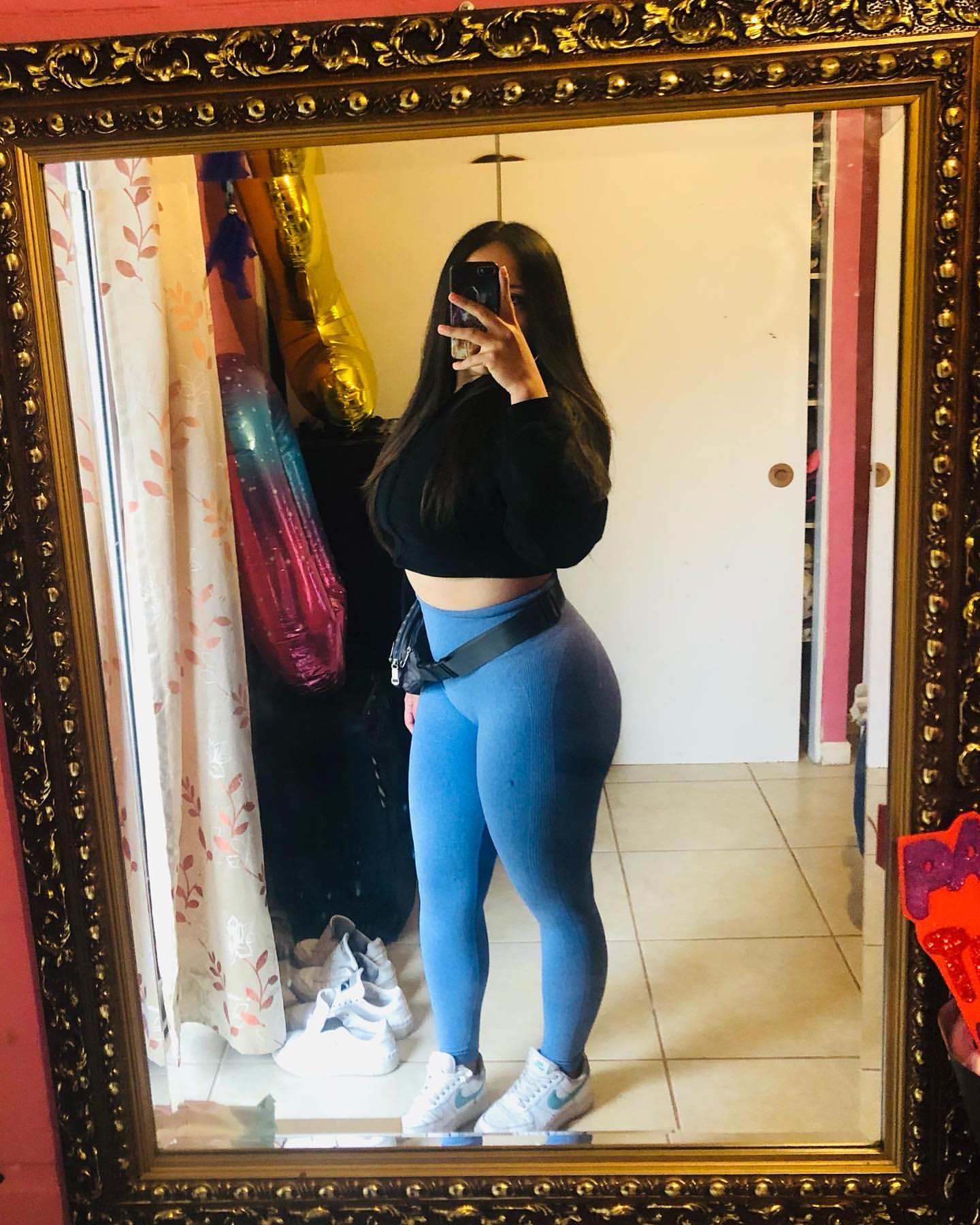 Instagram: daafnee_zf