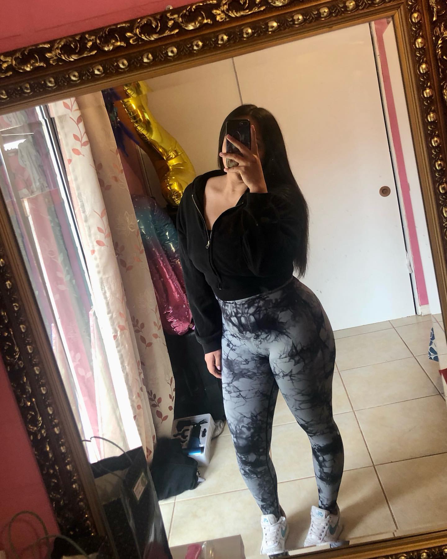 Instagram: daafnee_zf