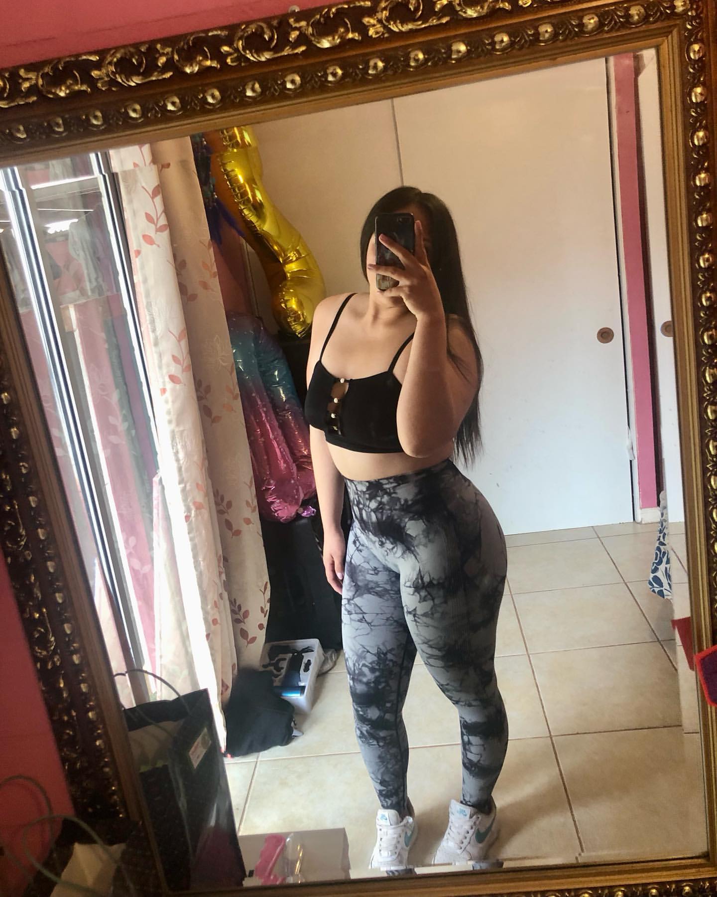 Instagram: daafnee_zf