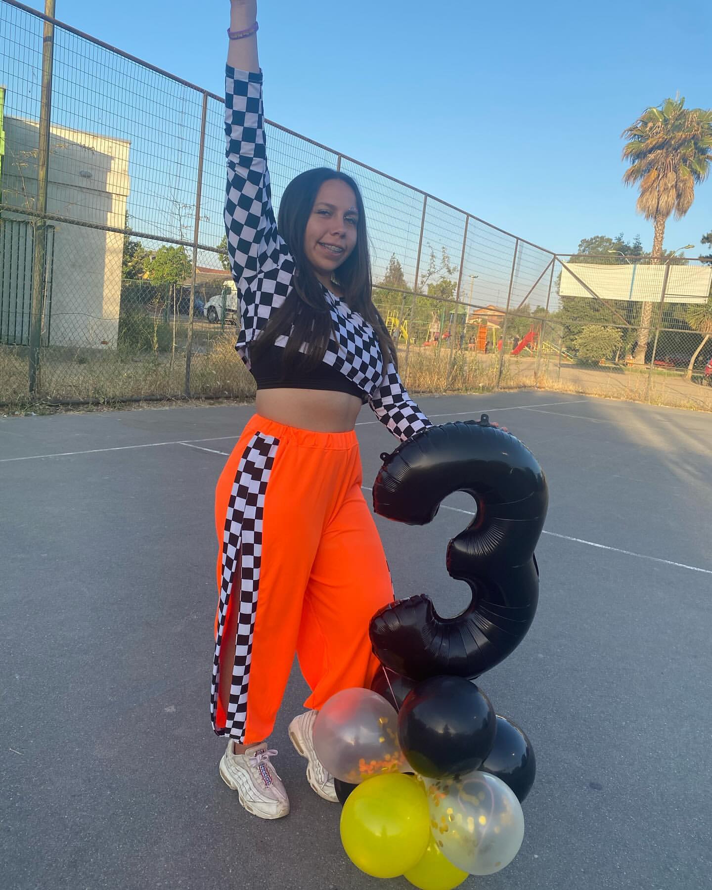 Instagram: daafnee_zf