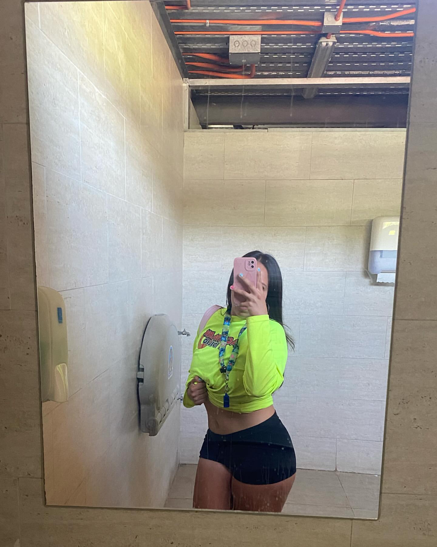 Instagram: daafnee_zf