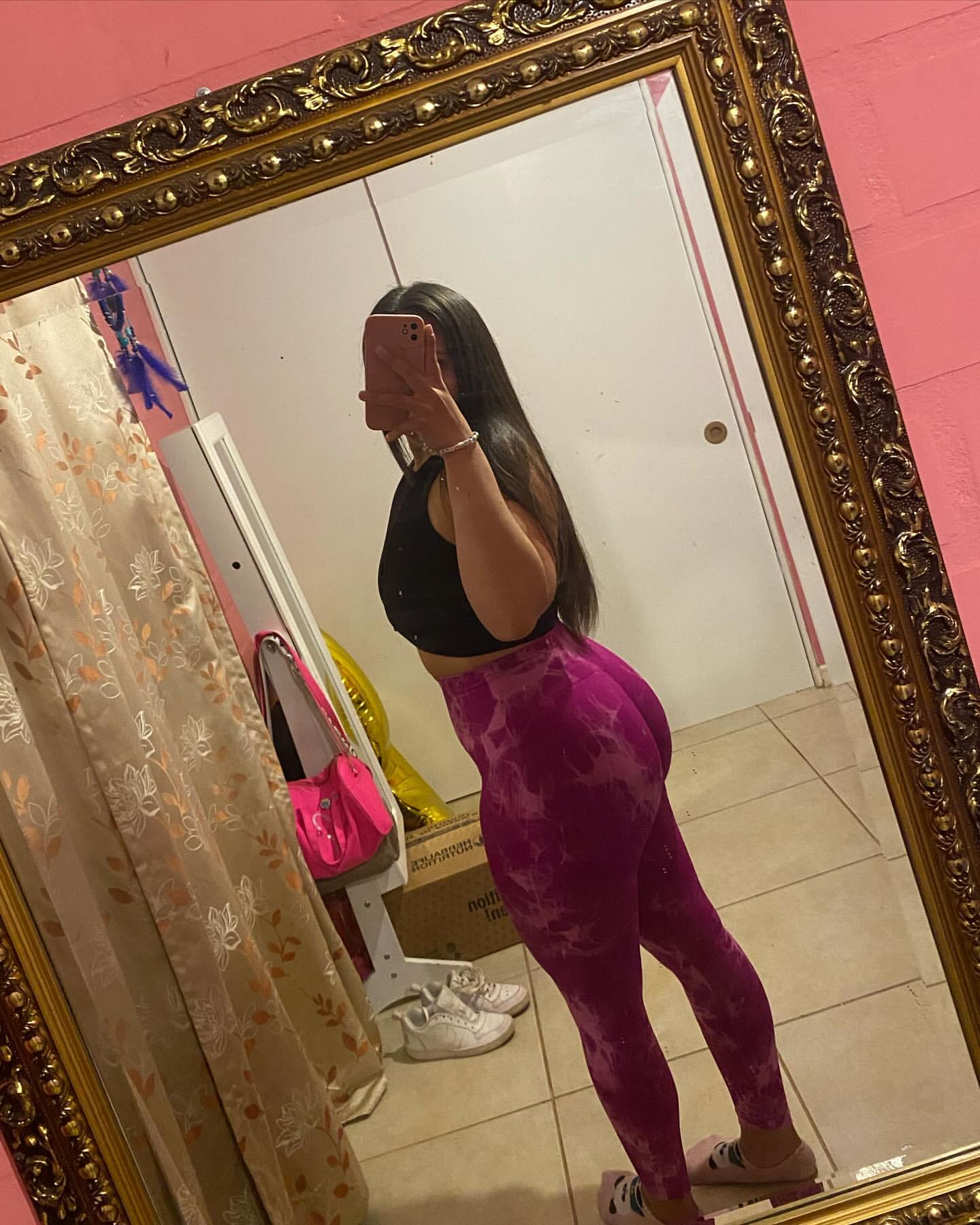 Instagram: daafnee_zf