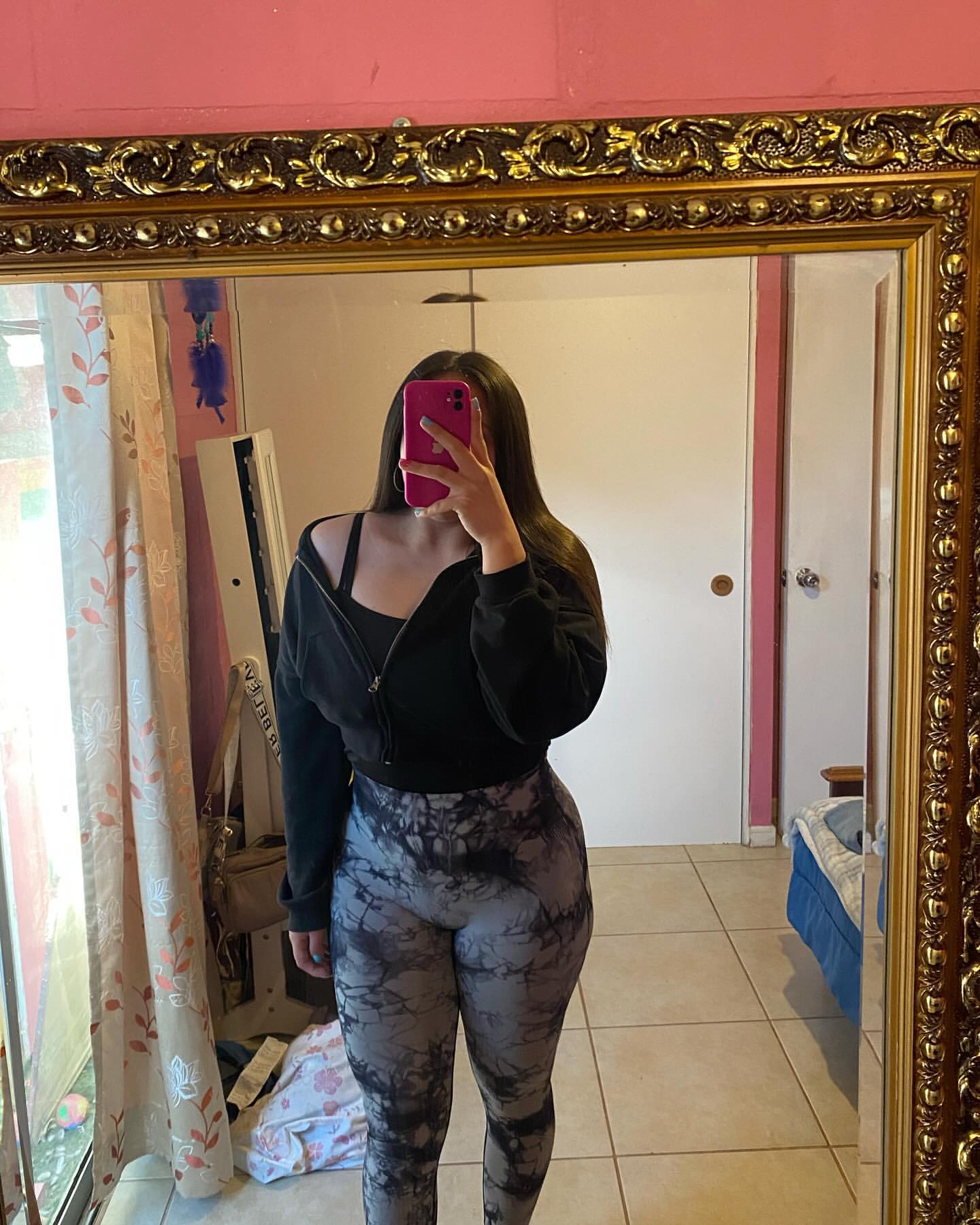 Instagram: daafnee_zf