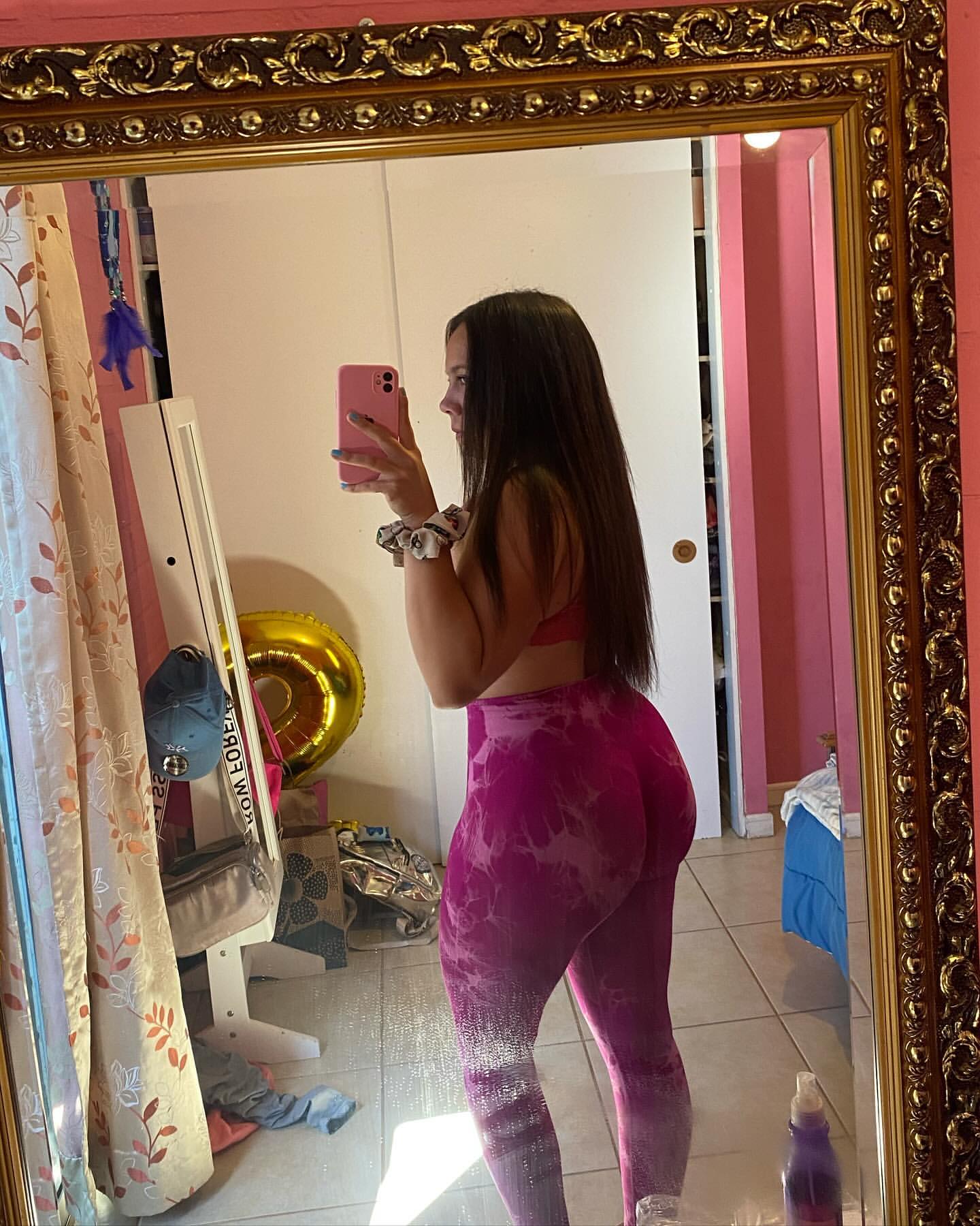 Instagram: daafnee_zf