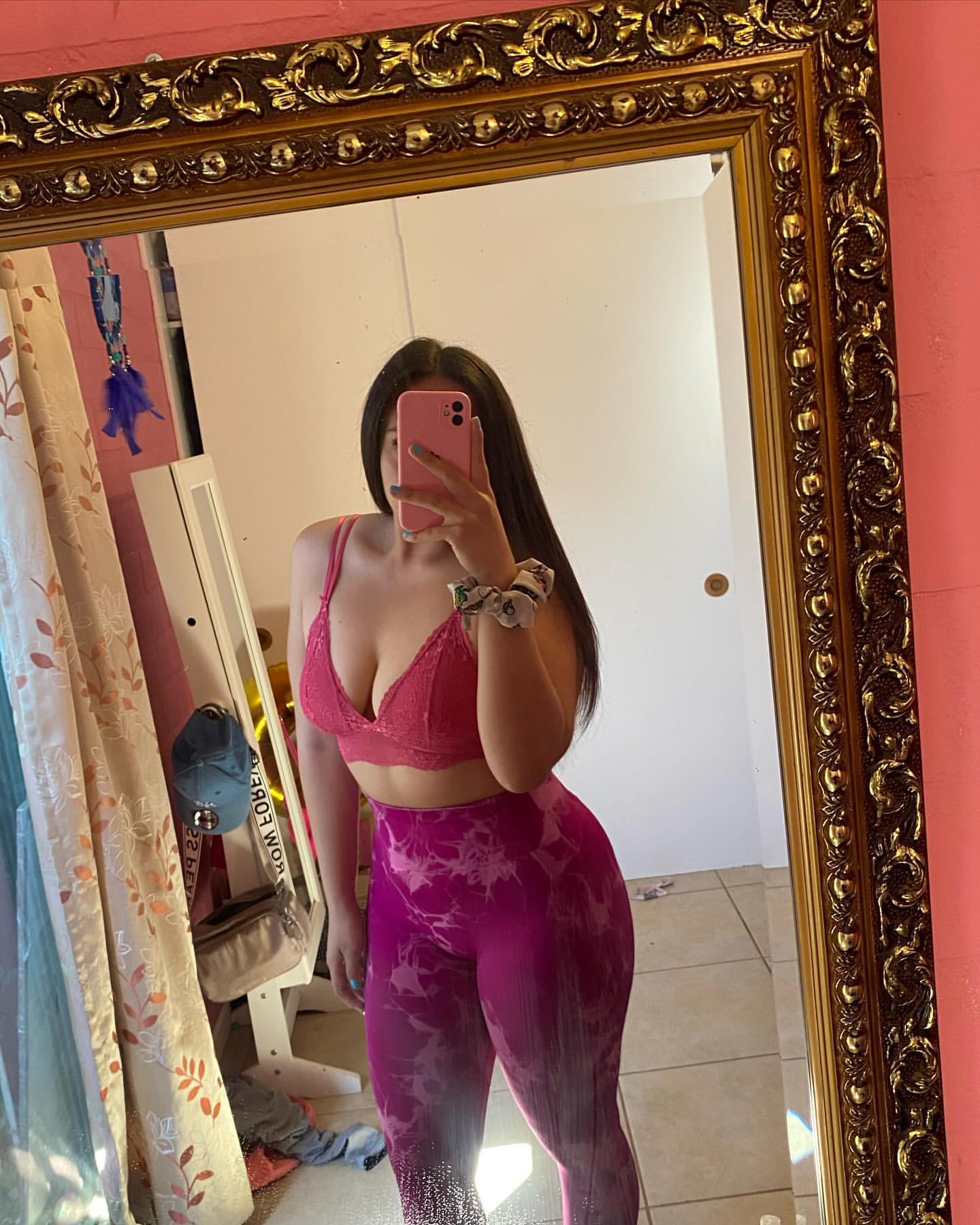 Instagram: daafnee_zf