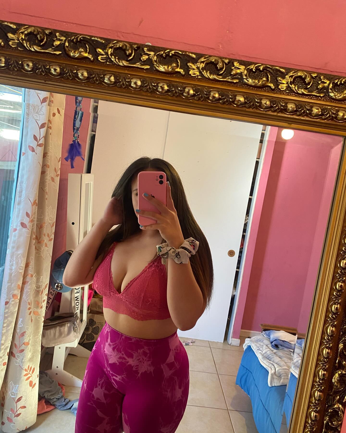 Instagram: daafnee_zf