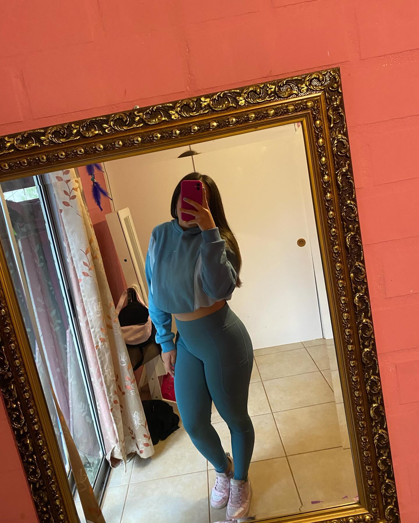 Instagram: daafnee_zf