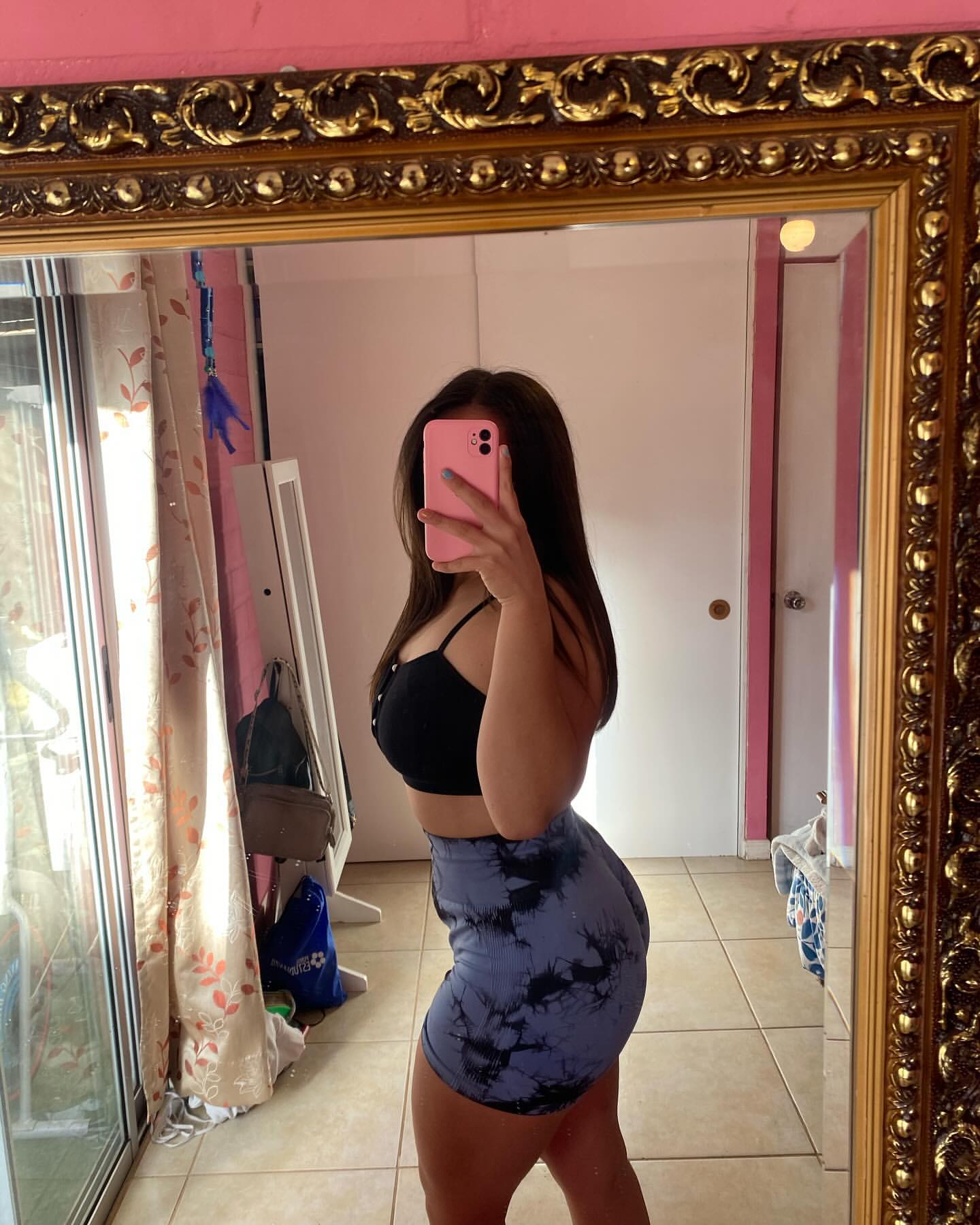 Instagram: daafnee_zf