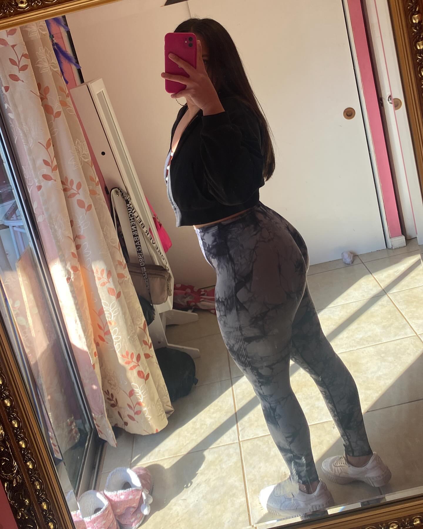 Instagram: daafnee_zf