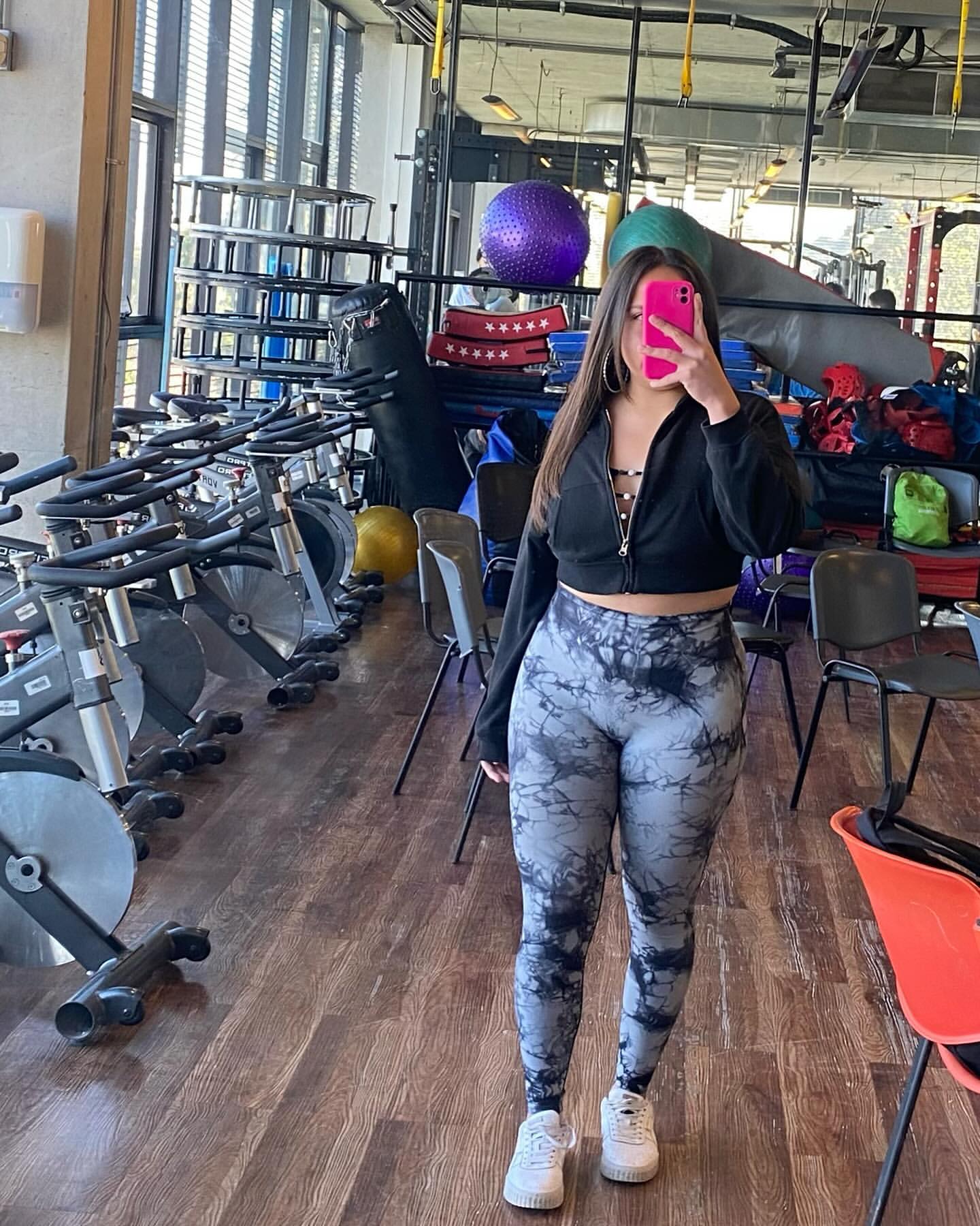 Instagram: daafnee_zf