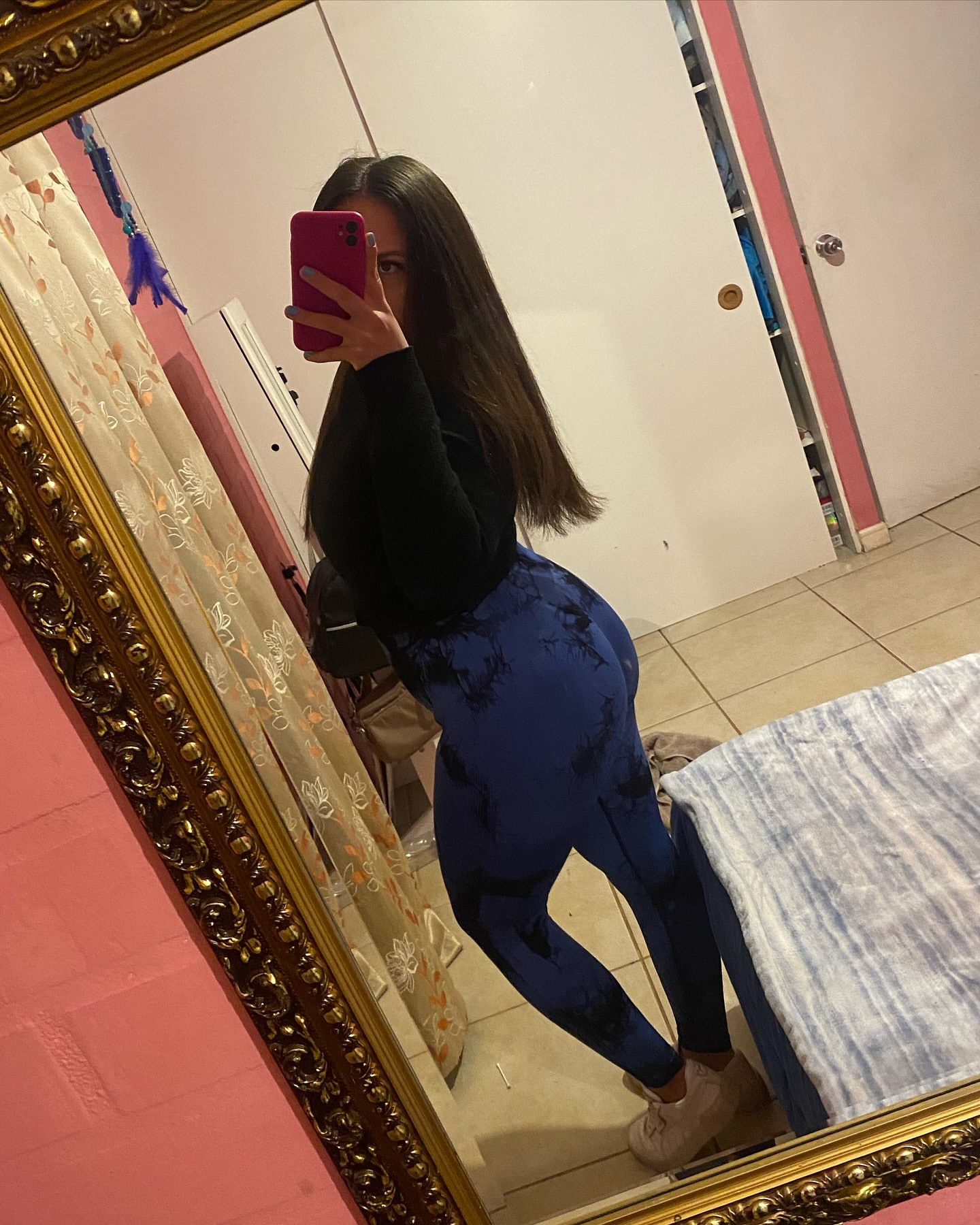 Instagram: daafnee_zf