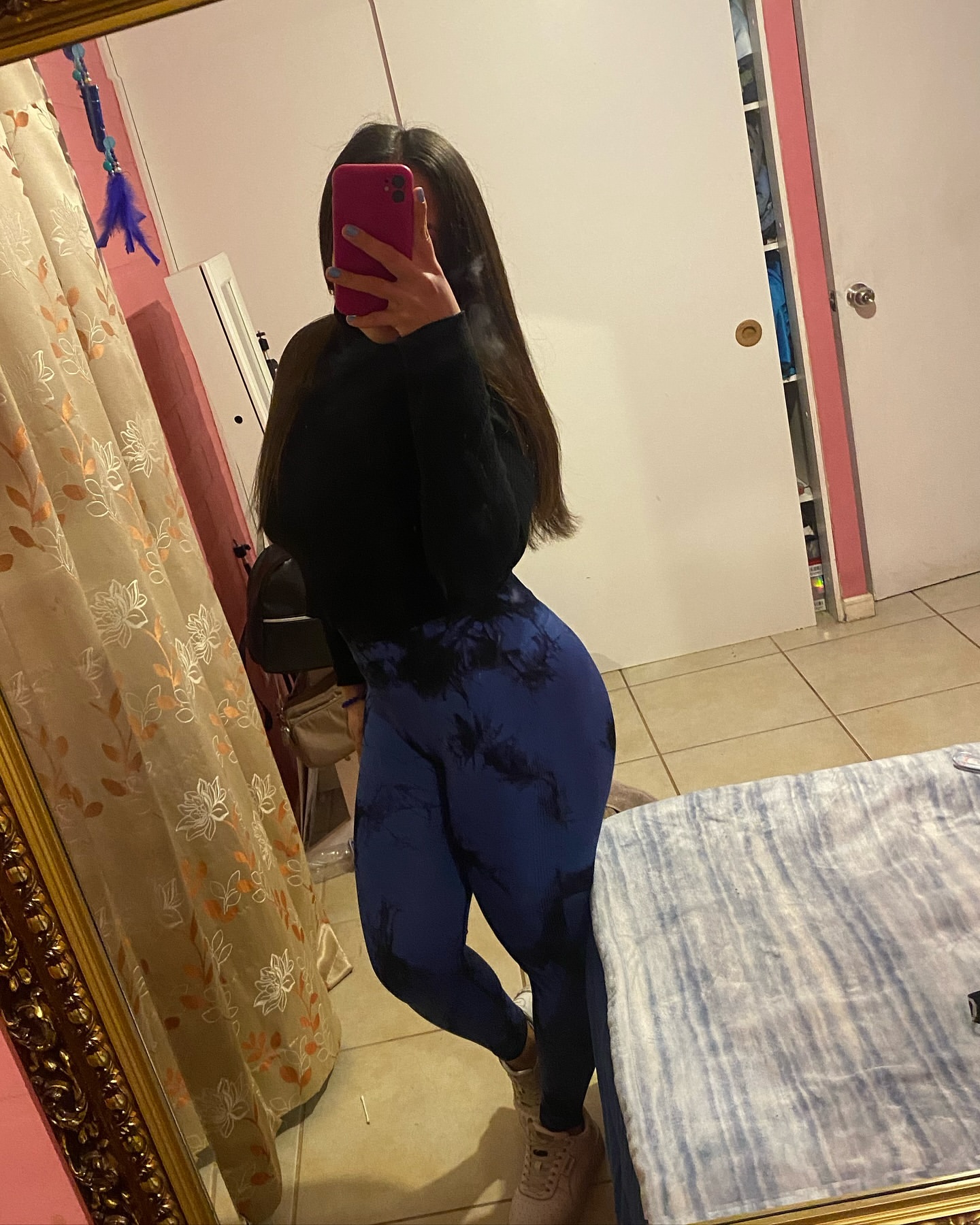 Instagram: daafnee_zf