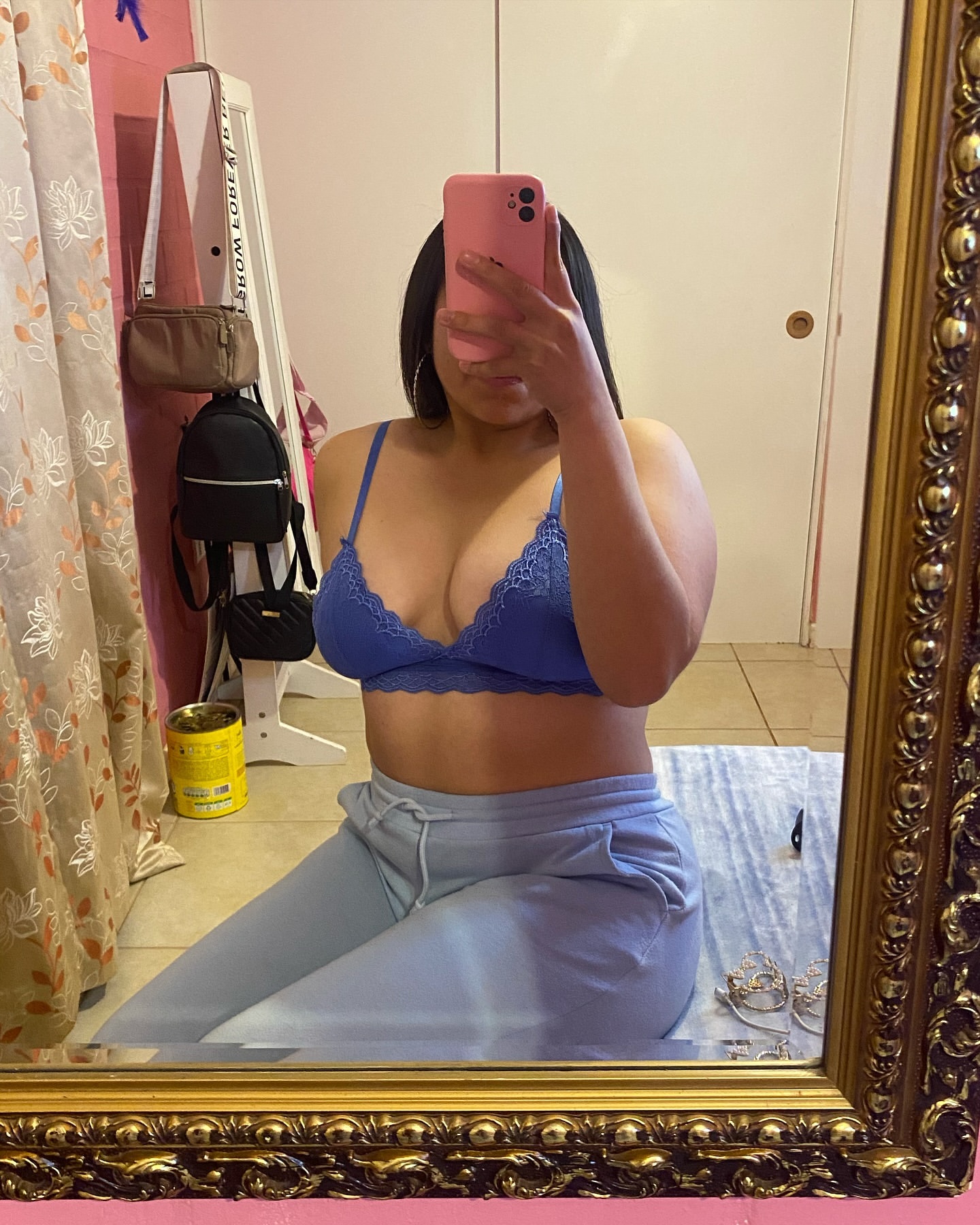 Instagram: daafnee_zf