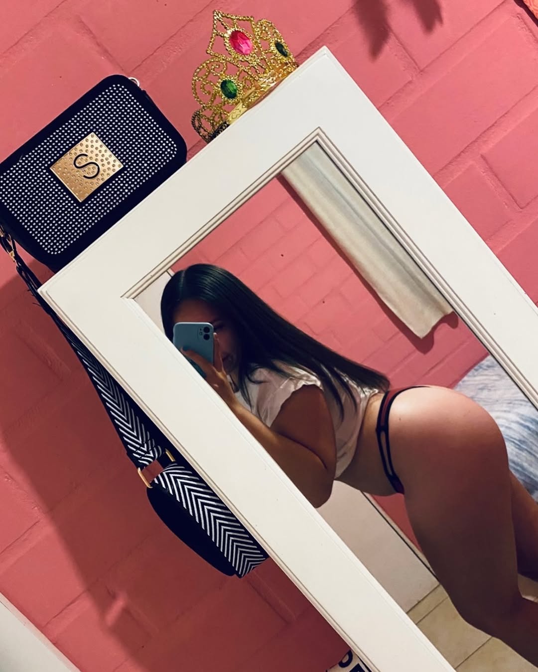 Instagram: daafnee_zf