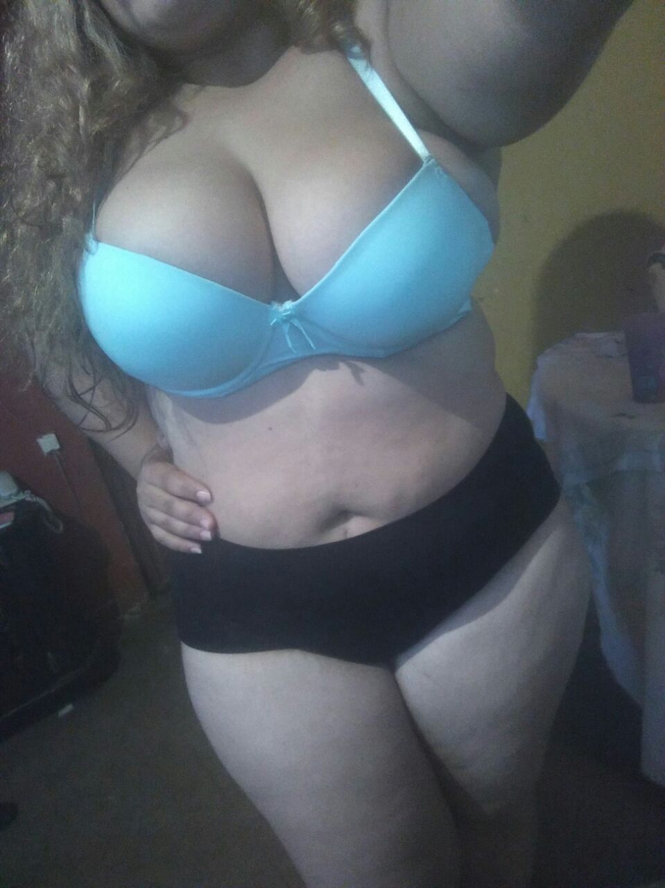 Una gordita tetona clásico bien cachonda