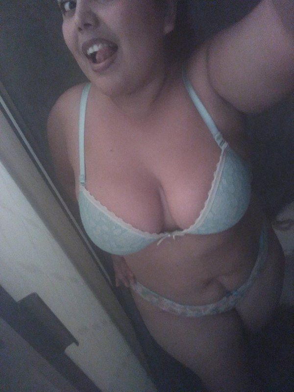 Una gordita tetona clásico bien cachonda