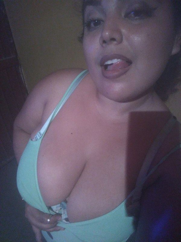 Una gordita tetona clásico bien cachonda