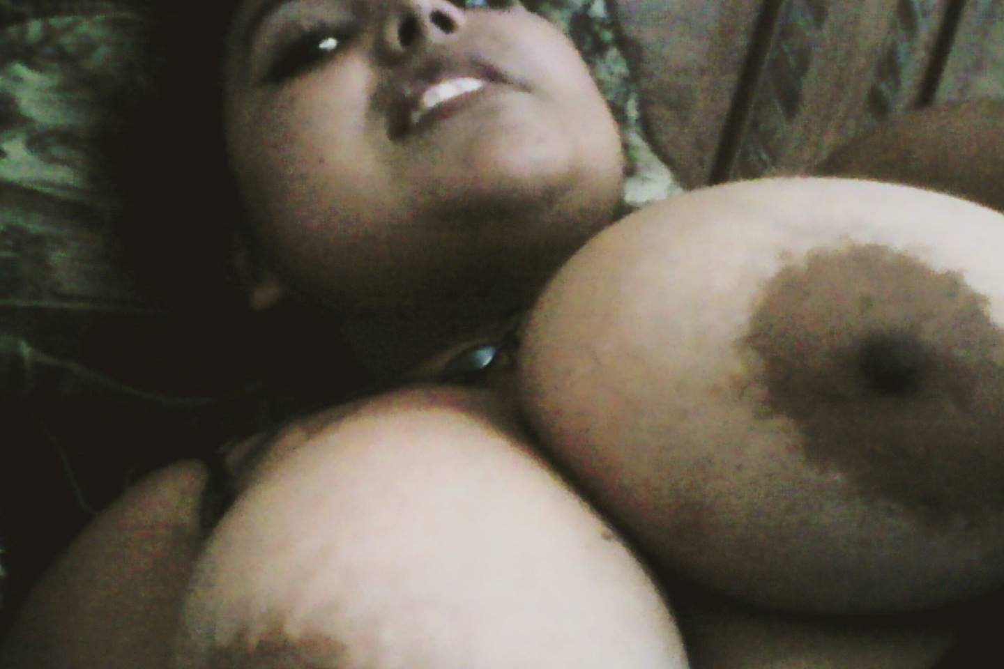 Una gordita tetona clásico bien cachonda