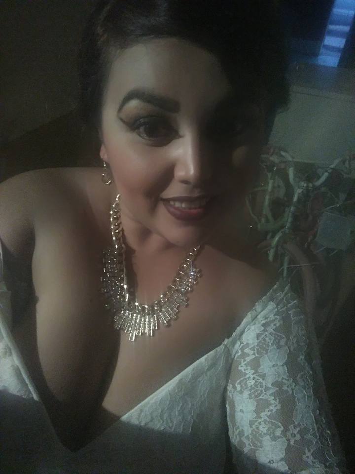 Una gordita tetona clásico bien cachonda