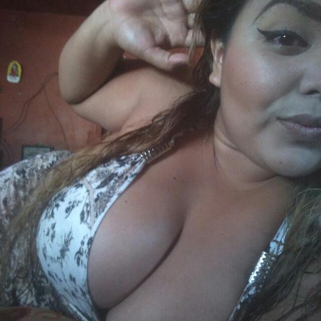 Una gordita tetona clásico bien cachonda