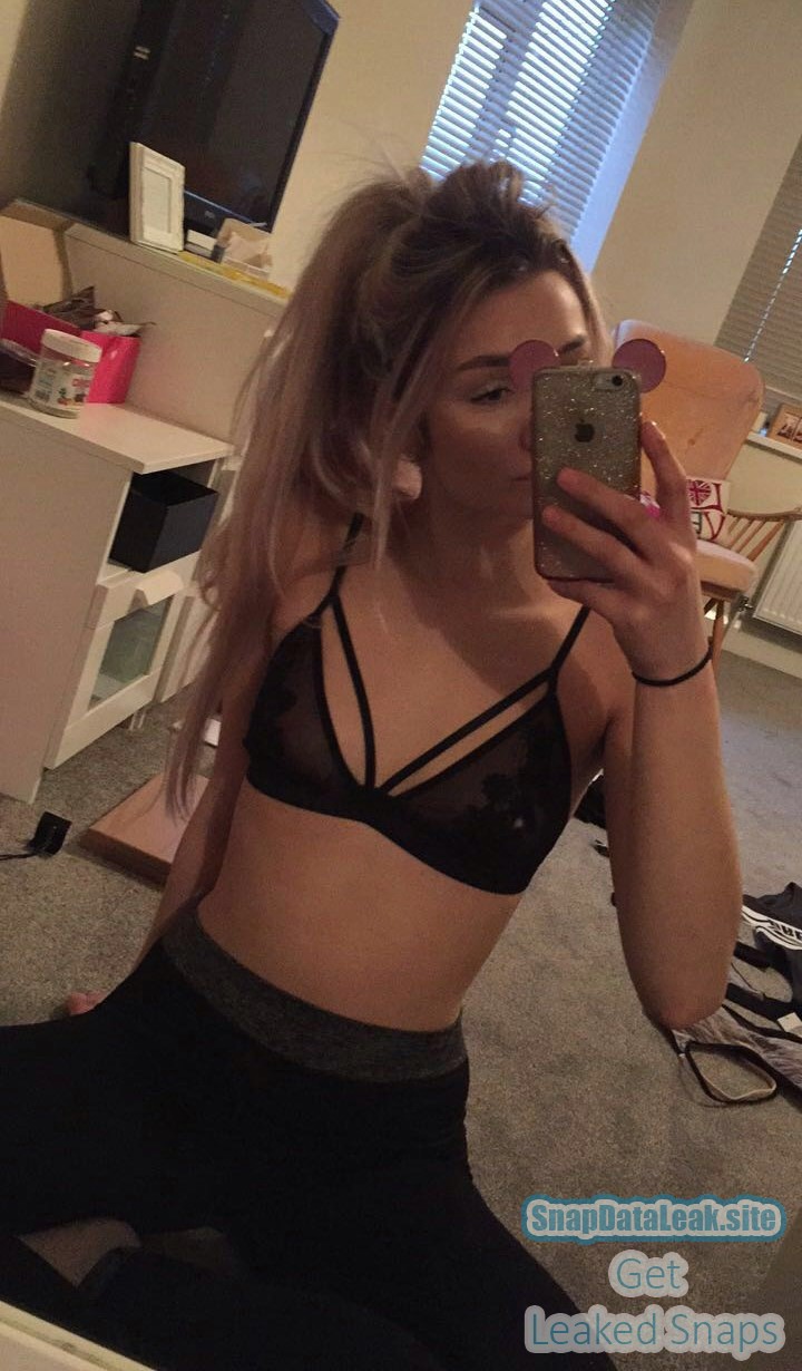 young legal egirl caught on snapchat showing ass*LEAKED*