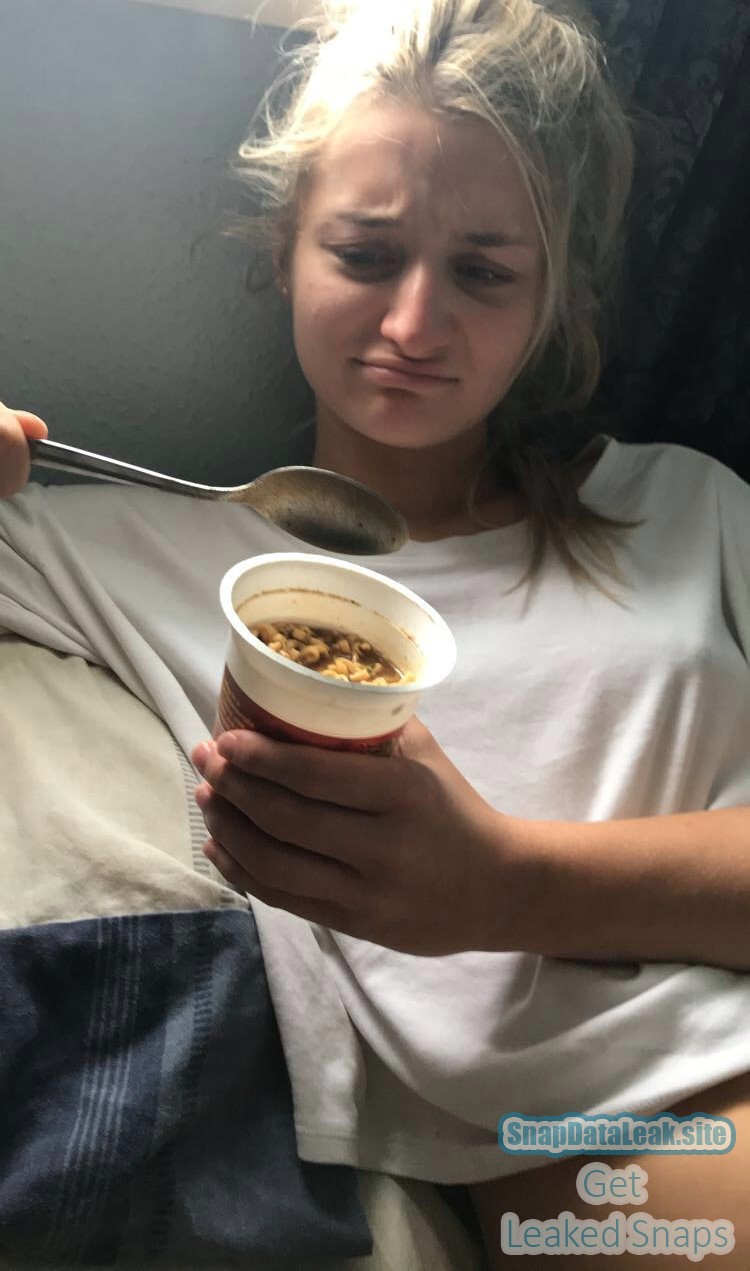 young legal egirl caught on snapchat showing ass*LEAKED*