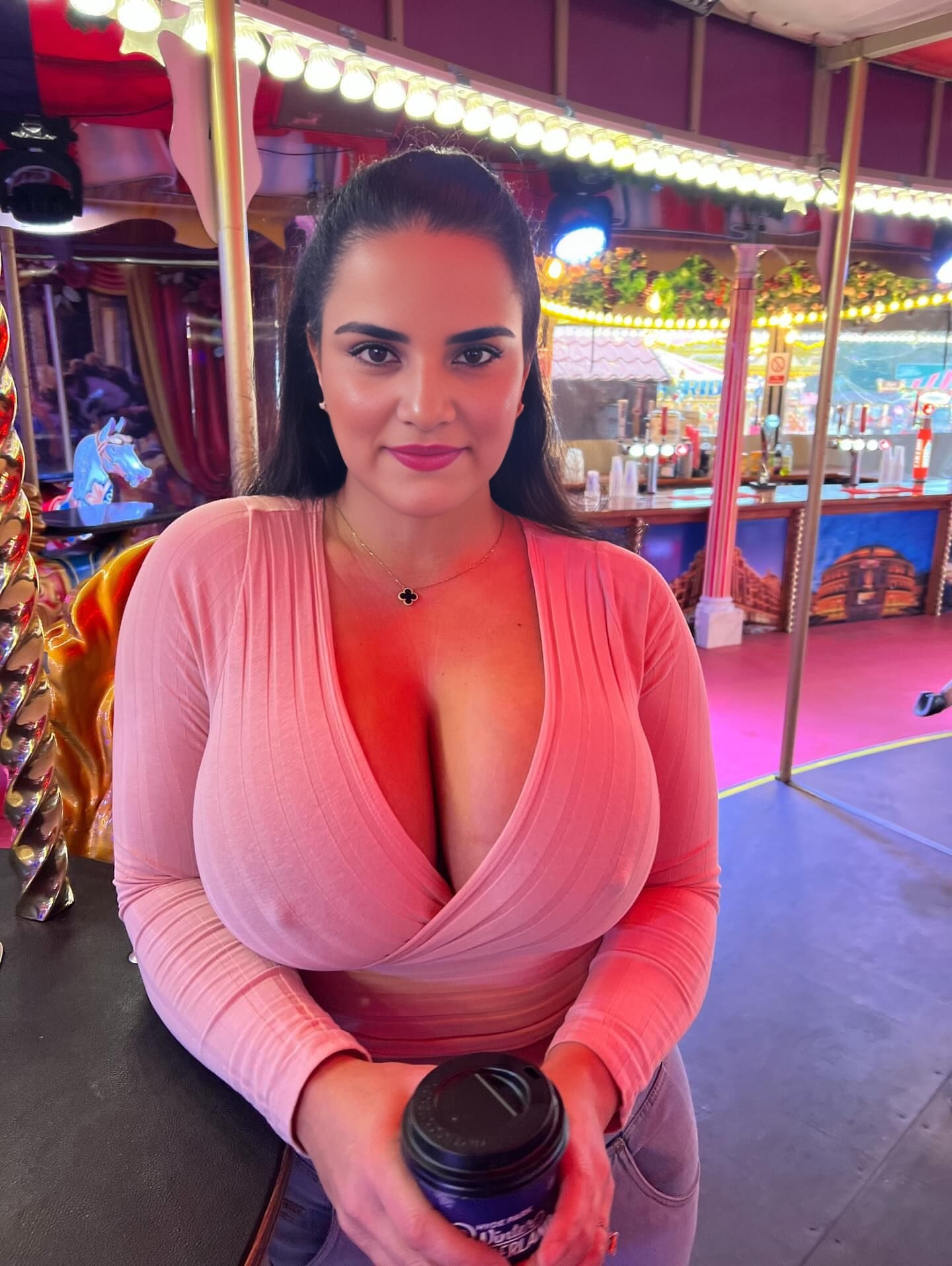 Amarjeet NRI Desi Indian bhabi show her Boobs