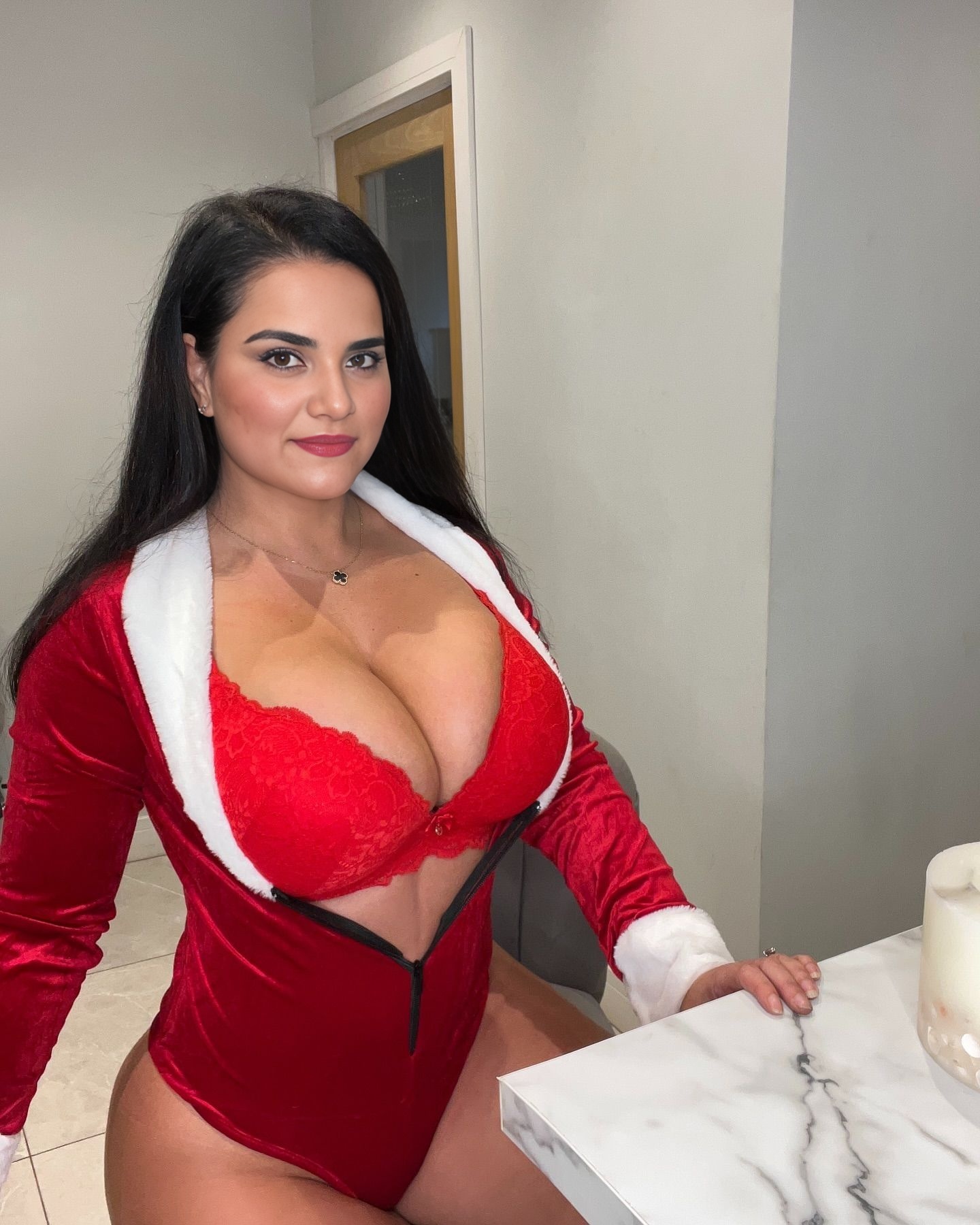 Amarjeet NRI Desi Indian bhabi show her Boobs