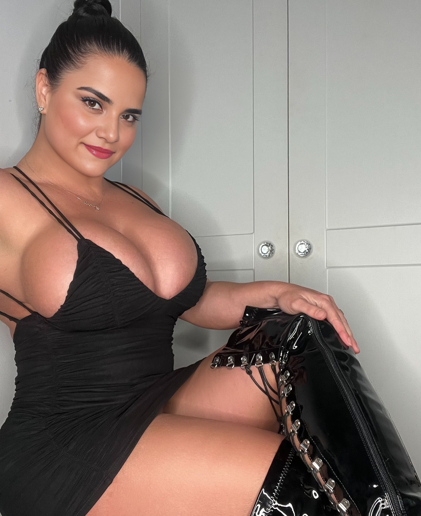 Amarjeet NRI Desi Indian bhabi show her Boobs