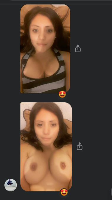 siendo feliz mostrando las tetitas