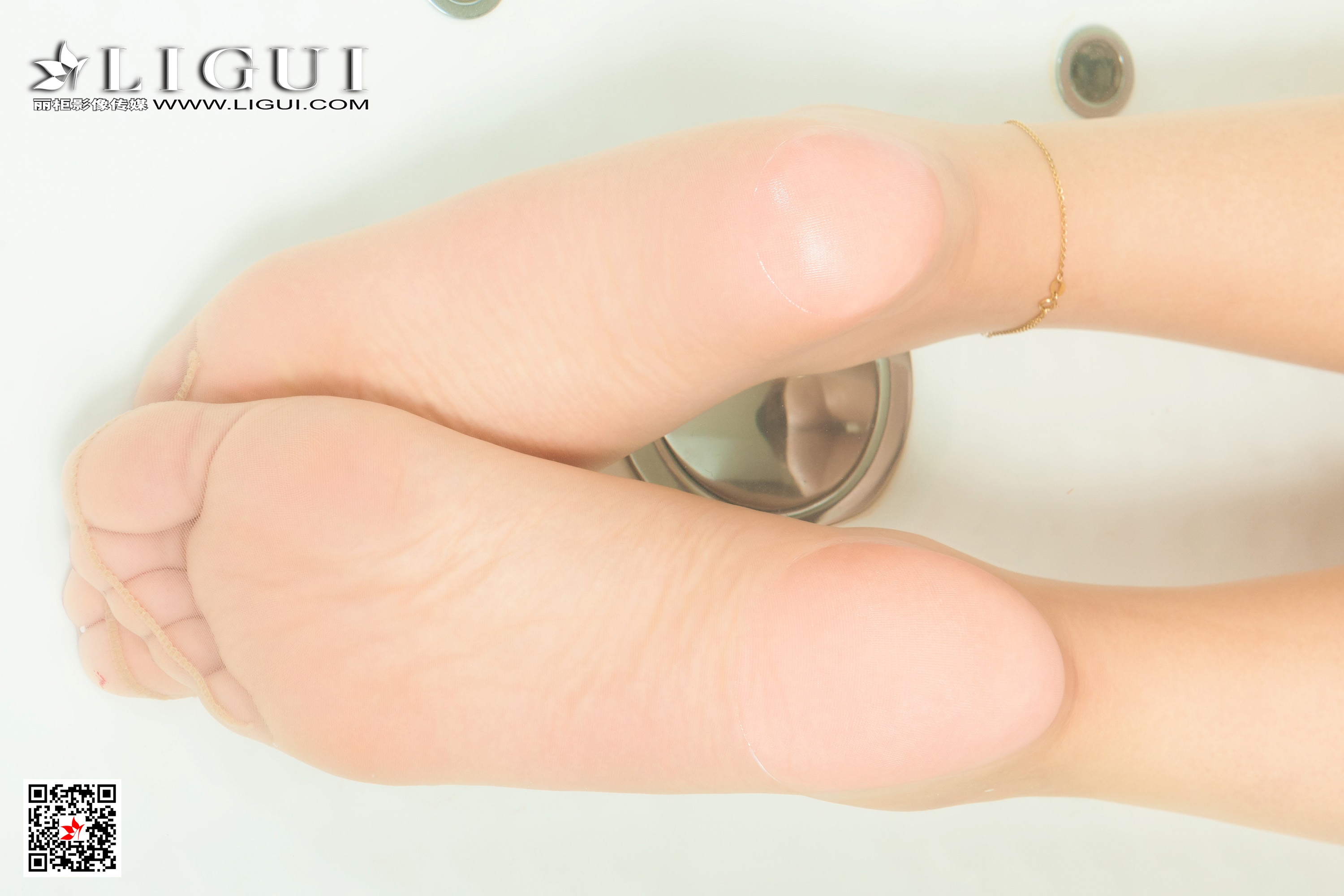 pretty lady dirty feet 181