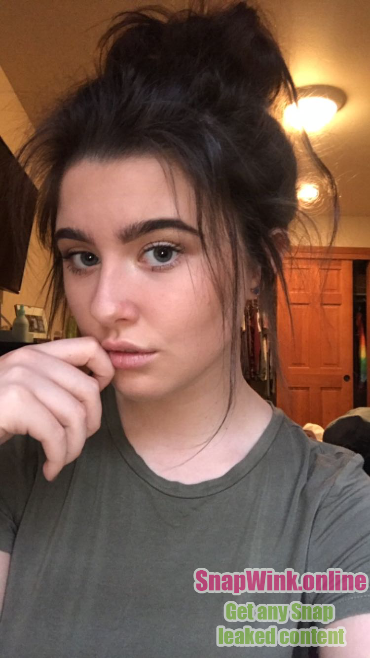 Fit dark haired college baddie selfies