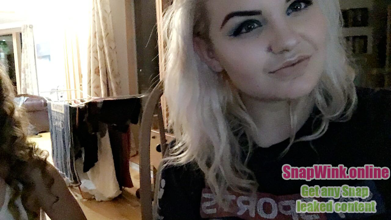 Hot blonde tiktok slut loves to show off