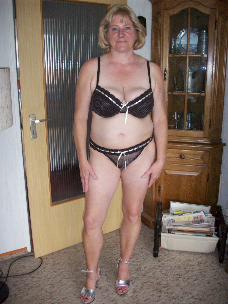 Which everyday wife would you like to fuck and comment why