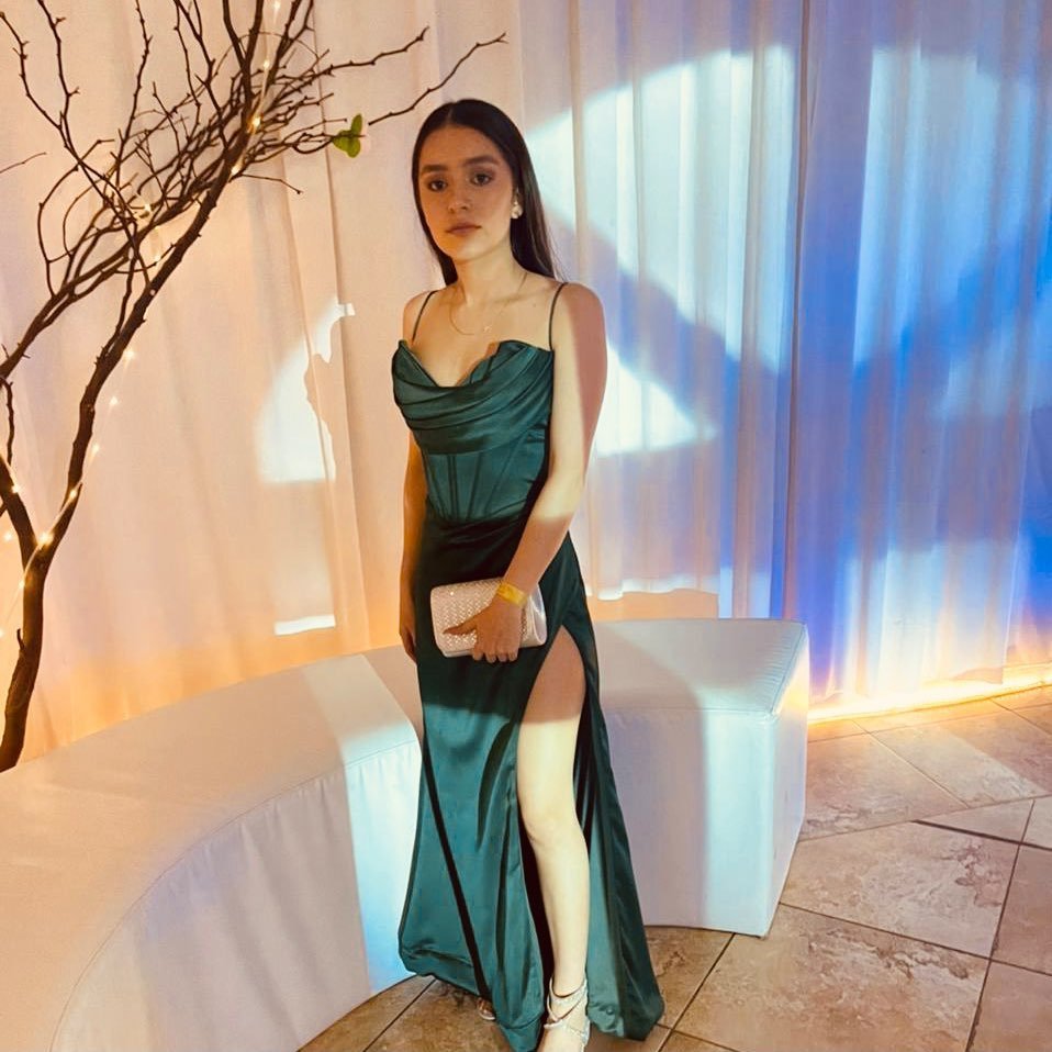 Karlita para romperle el culo