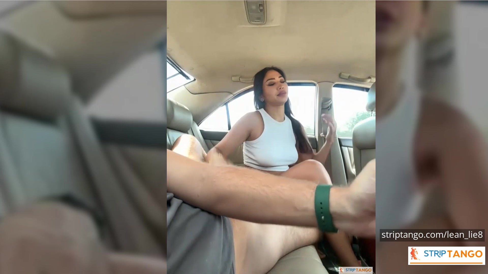 Hot Girl in the Car Deepthroat Blowjob Hardcore Fuck with As