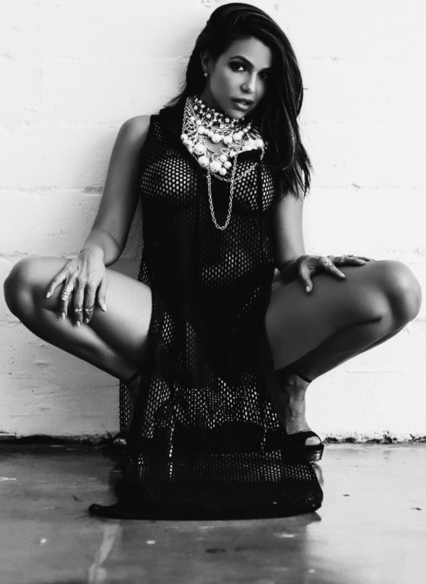 Chicks Spreading It 52