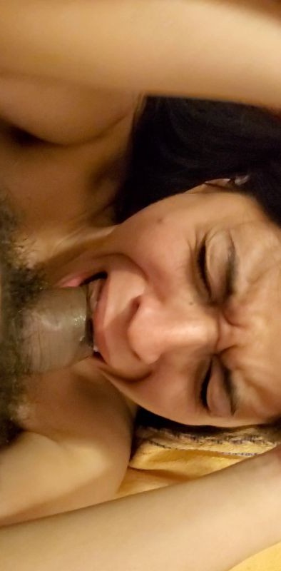 Cam whore Daniela Duran chokes and swallows a thick cock