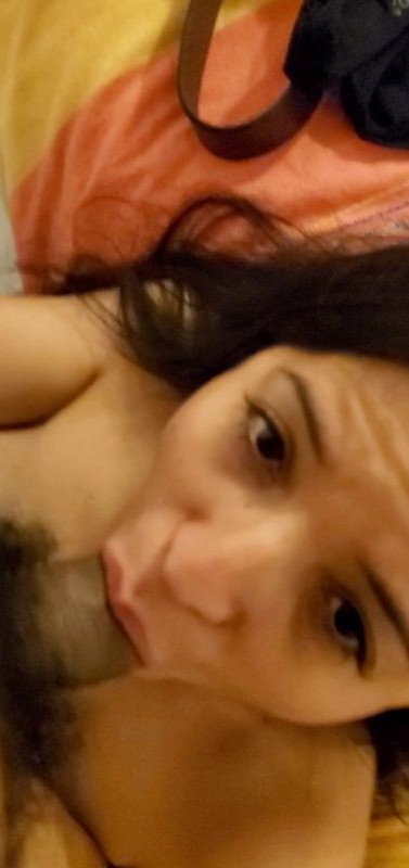 Cam whore Daniela Duran chokes and swallows a thick cock