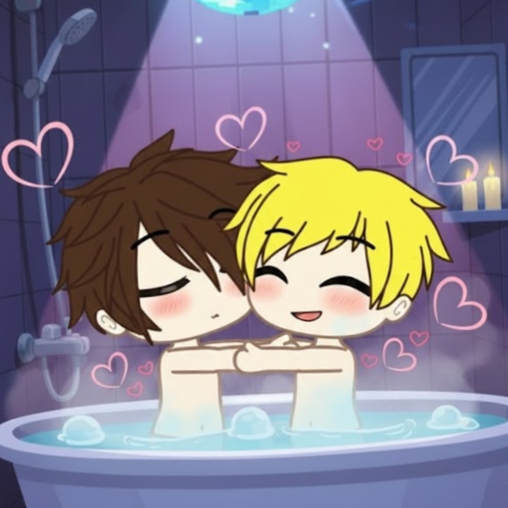 Lagi mandi bareng di malam hari 